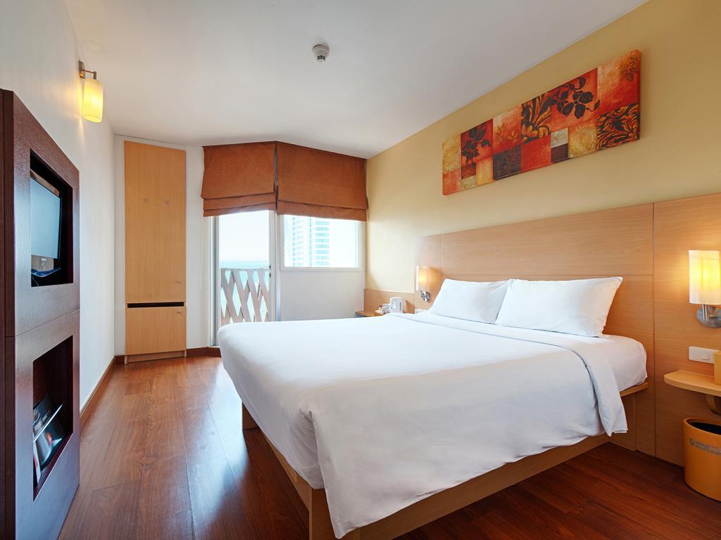 Ibis Pattaya Hotel Exterior foto